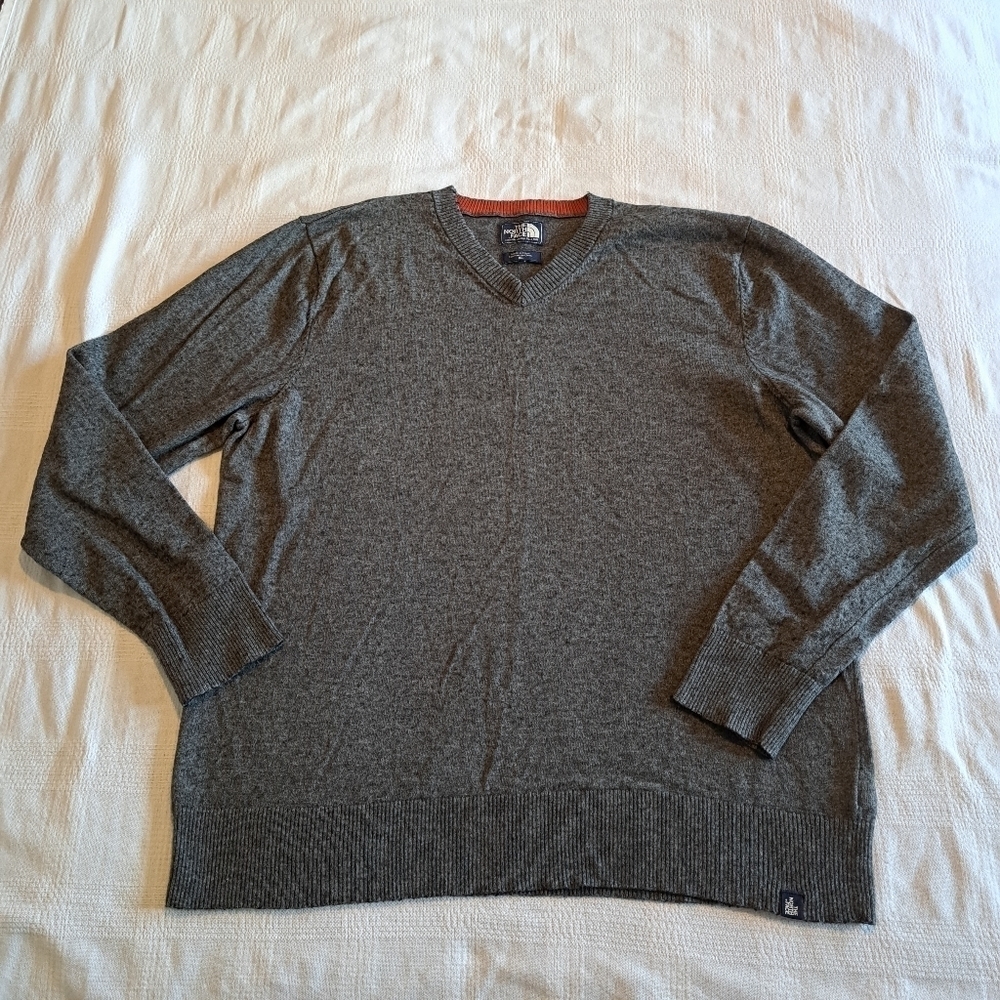The North Face men's size XL heathered gray v neck cotton/wool blend sweater